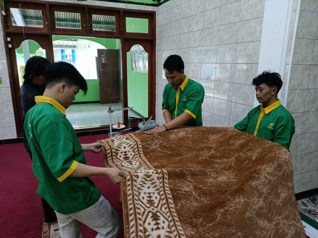 Pemasangan Karpet Masjid Semarang Barat Masjid Jami Al Hikmah (1)