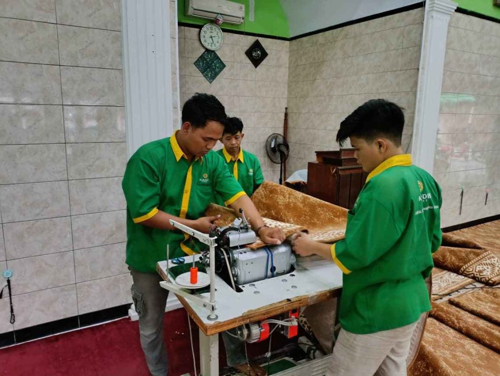 Pemasangan Karpet Masjid Semarang Barat Masjid Jami Al Hikmah (1)